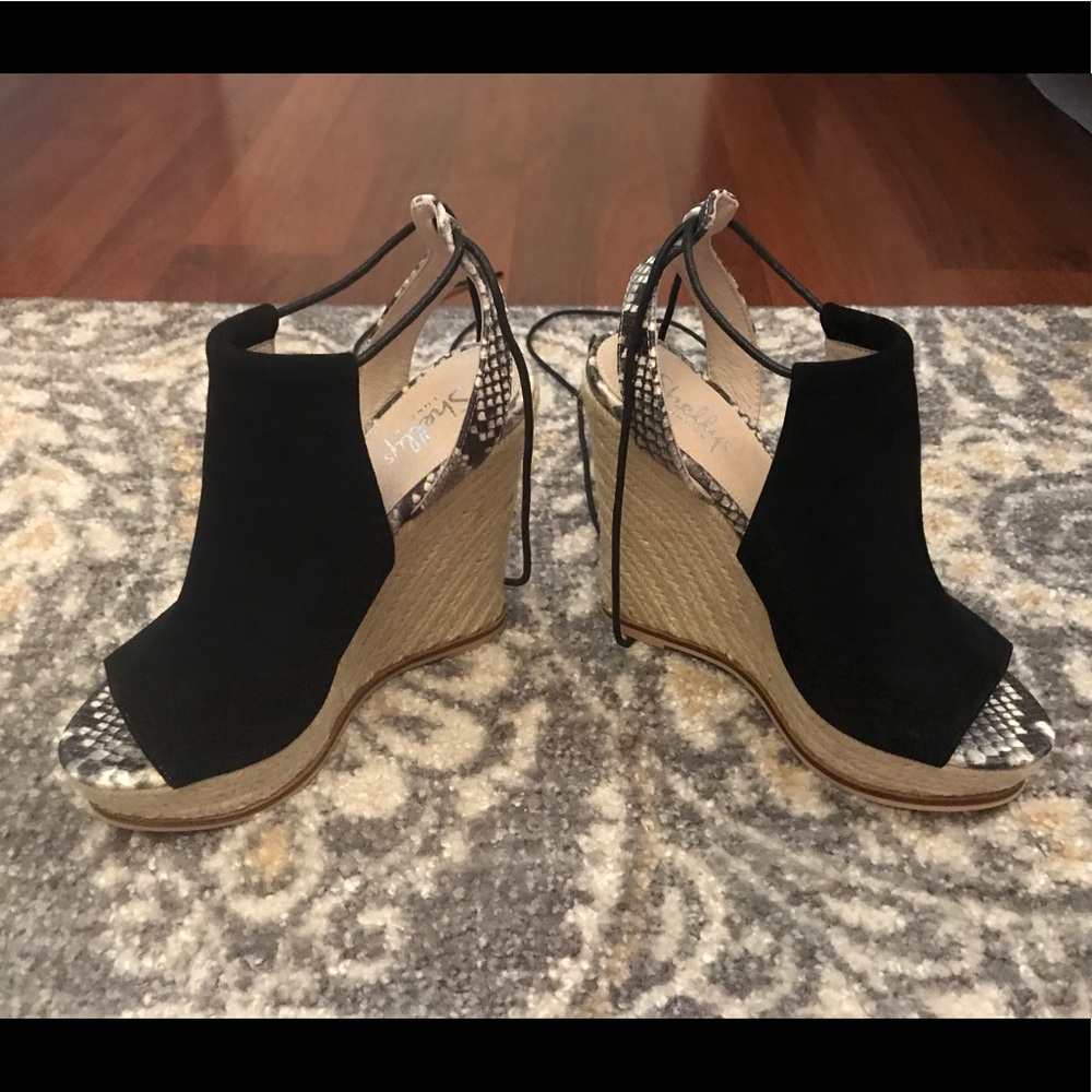 Shelly’s London Black/Snakeskin Wedge